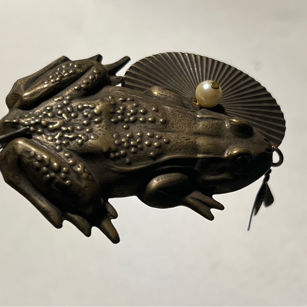 Frog on Lily pod with Pearl and butterfly Brooch by Jan Michaels San Francisco - Picture 7 of 10